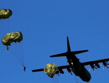 Απογειώνονται τουρκικά μεταφορικά αεροσκάφη με Στρατό και ΤΟΜΑ για το Κατάρ (βίντεο)